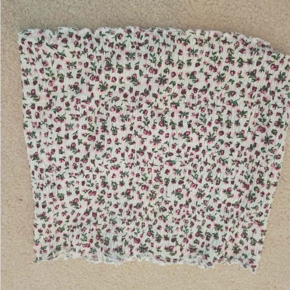Floral printed cream colored tube top!